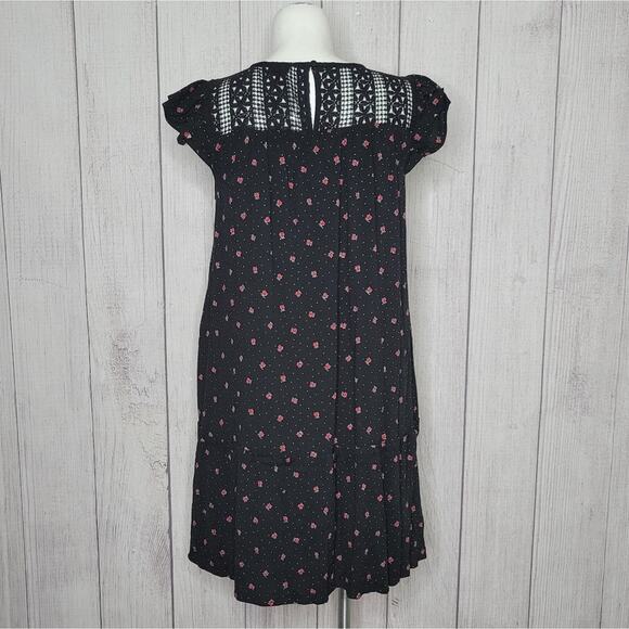 Torrid Mini Rayon Slub Crochet Yoke Shift Dress, size 1 - Picture 4 of 8